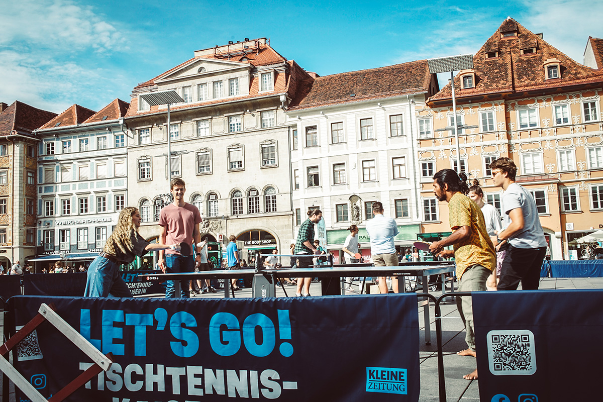 Tischtennis-KaiserIn auf dem Hauptplatz in Graz